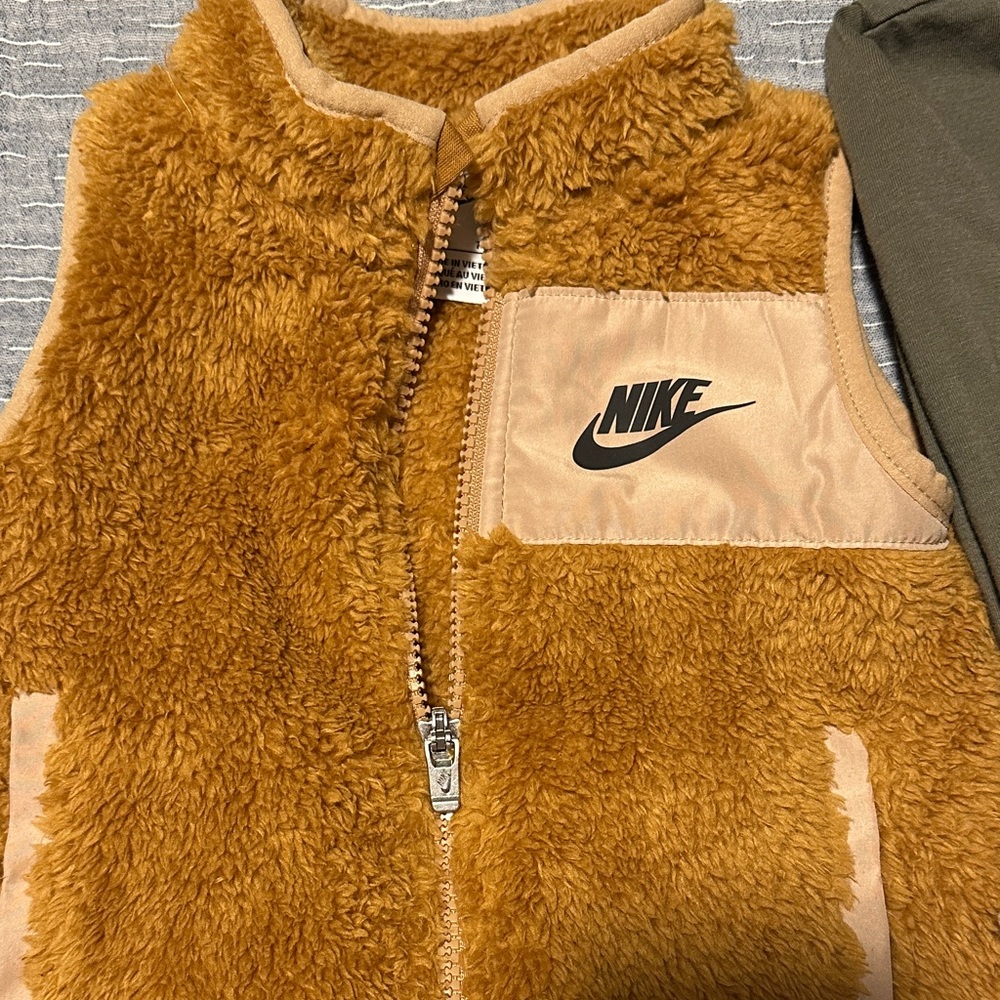 Nike Camel Fleece Vest Bundle